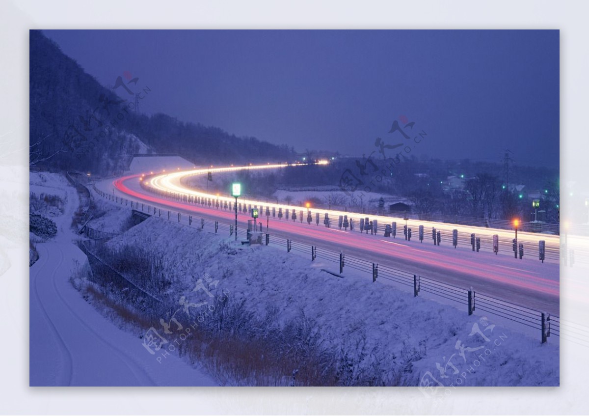 下雪公路道路图片