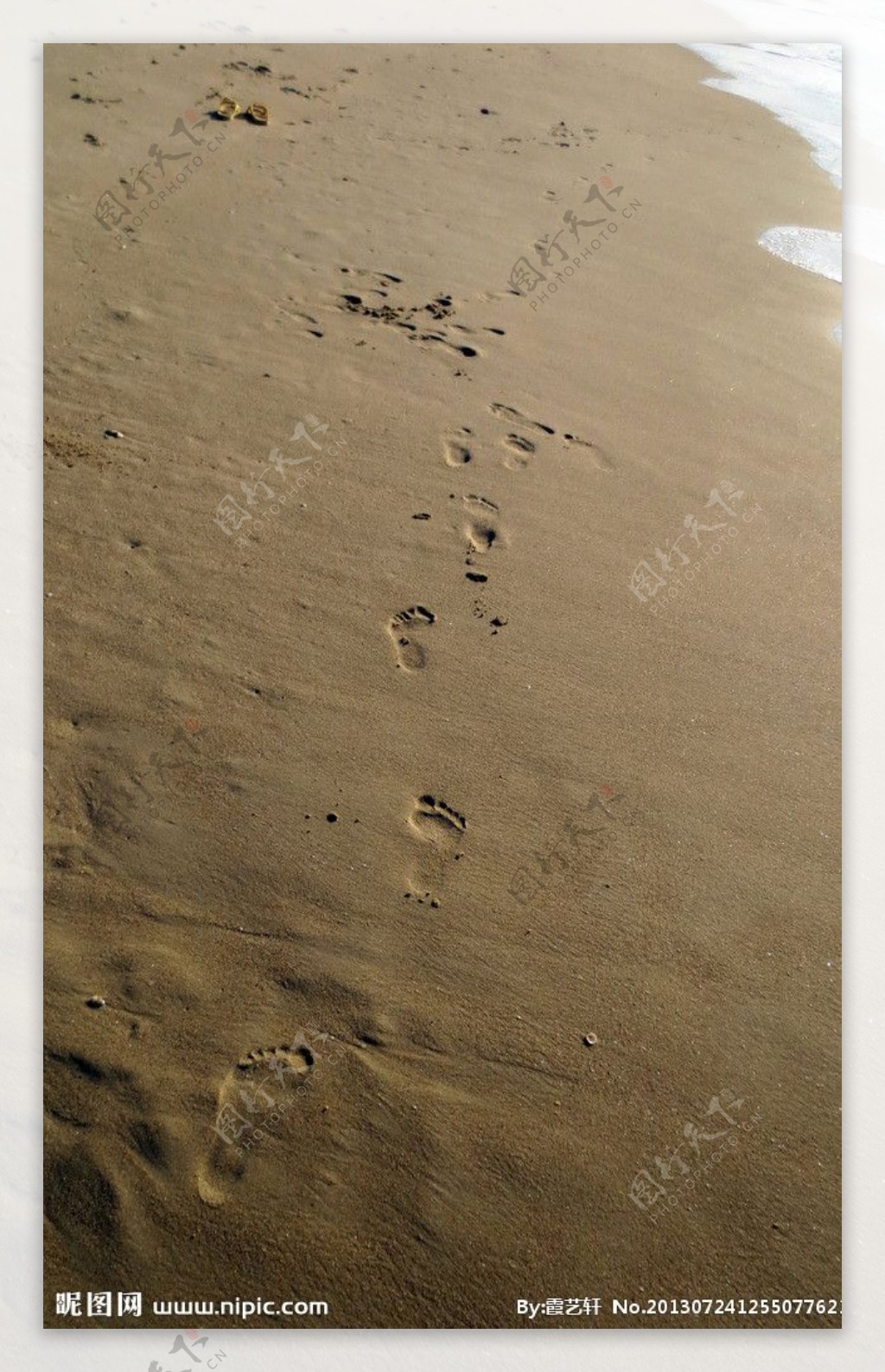 海滩脚印图片