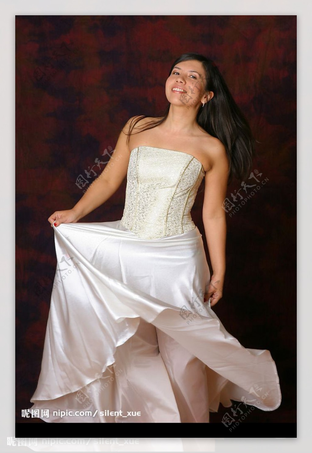 白色婚纱天使美女裙子图片
