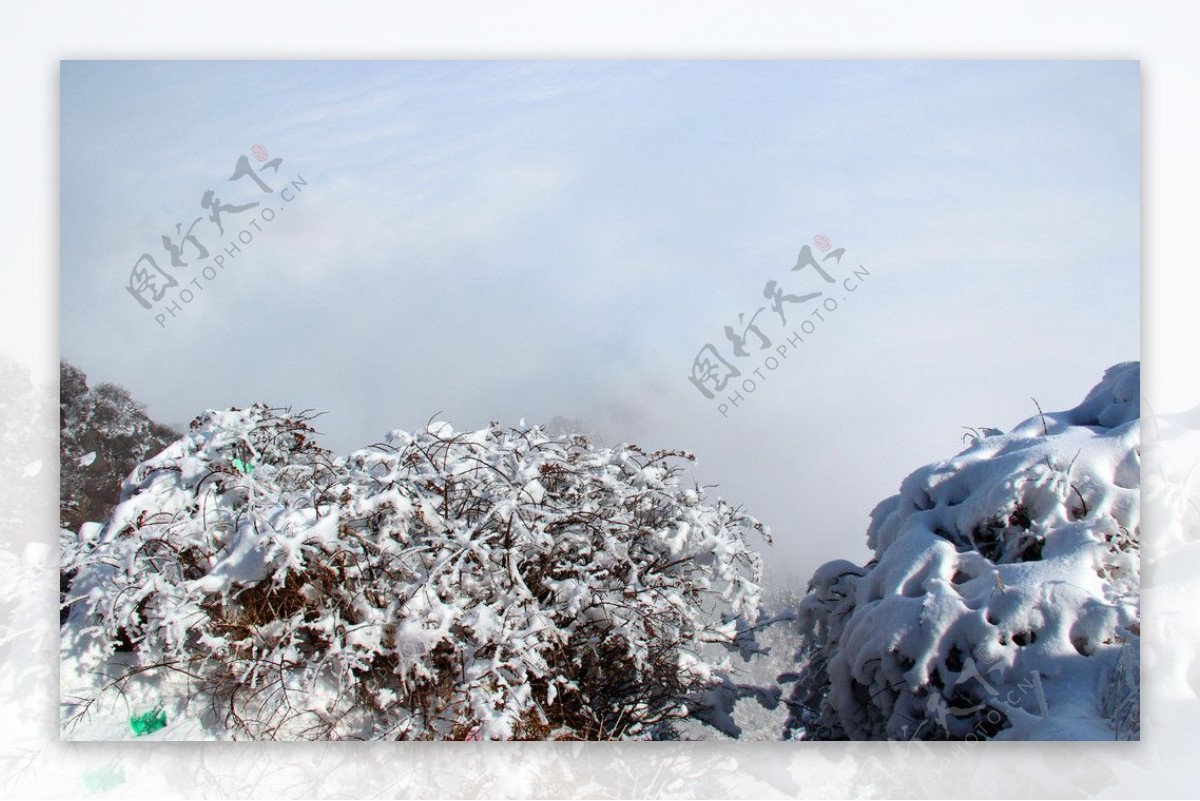 雪景峨眉山图片