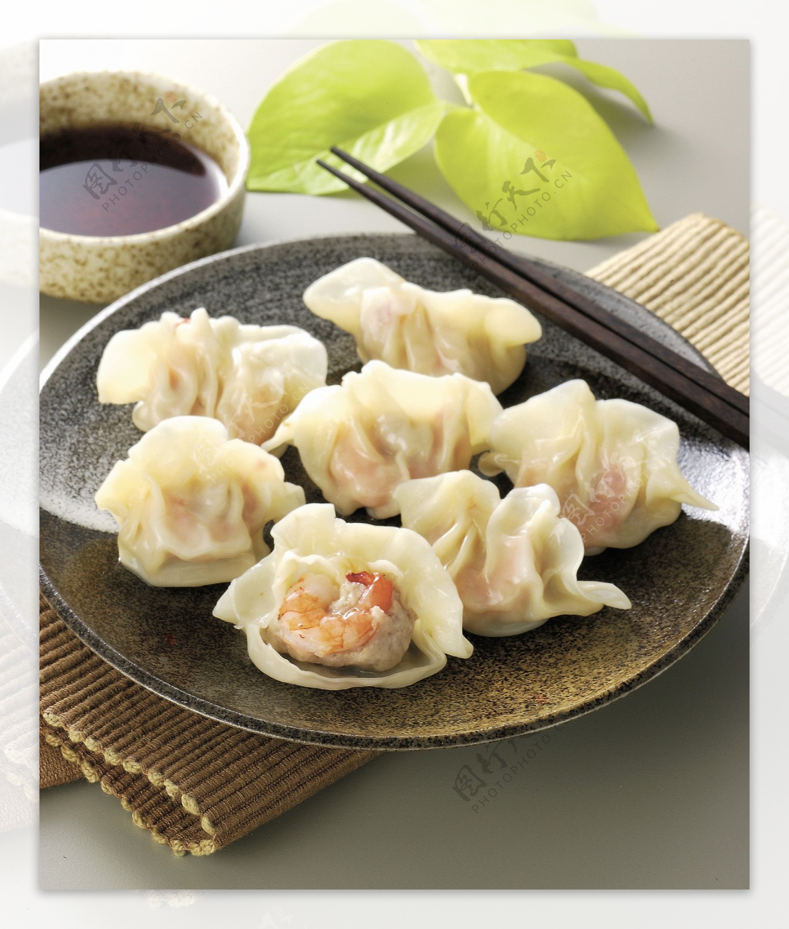 中式手工虾仁水饺图片