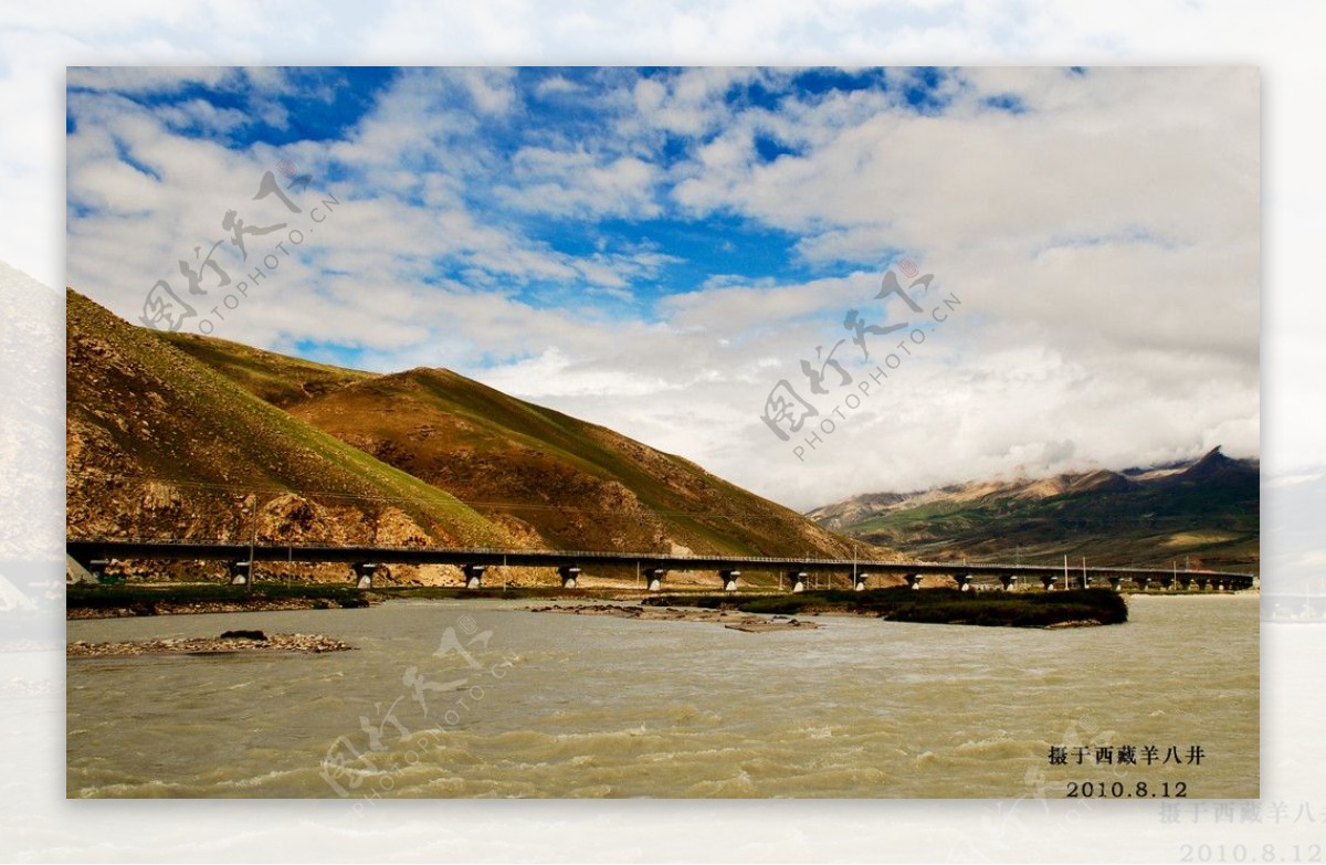 青藏铁路横跨雅鲁赞布江图片