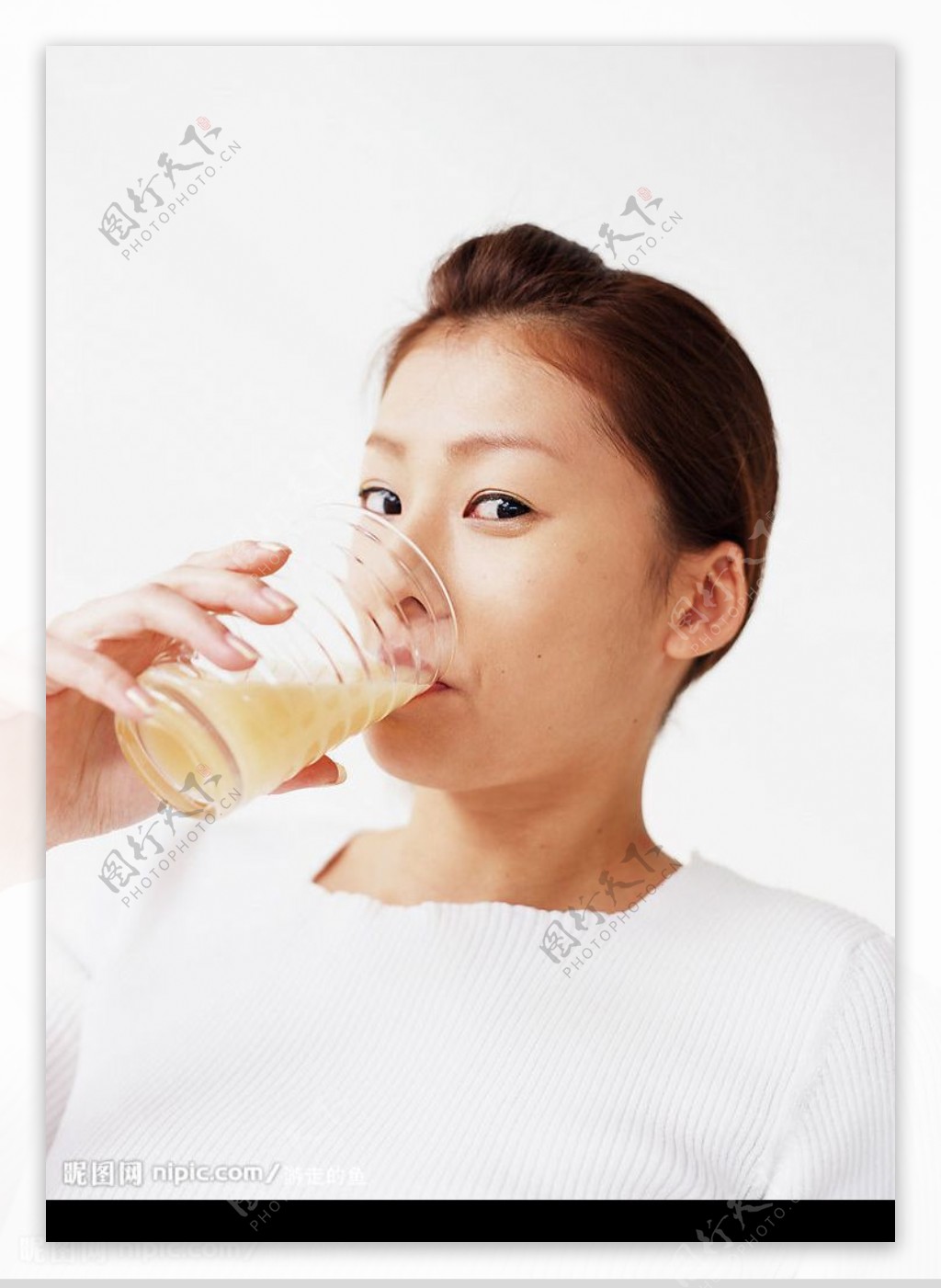 美女喝牛奶图片