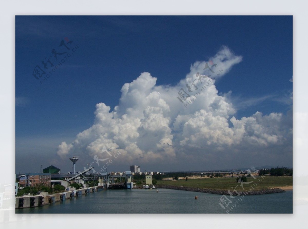 海口港之晴天白云图片