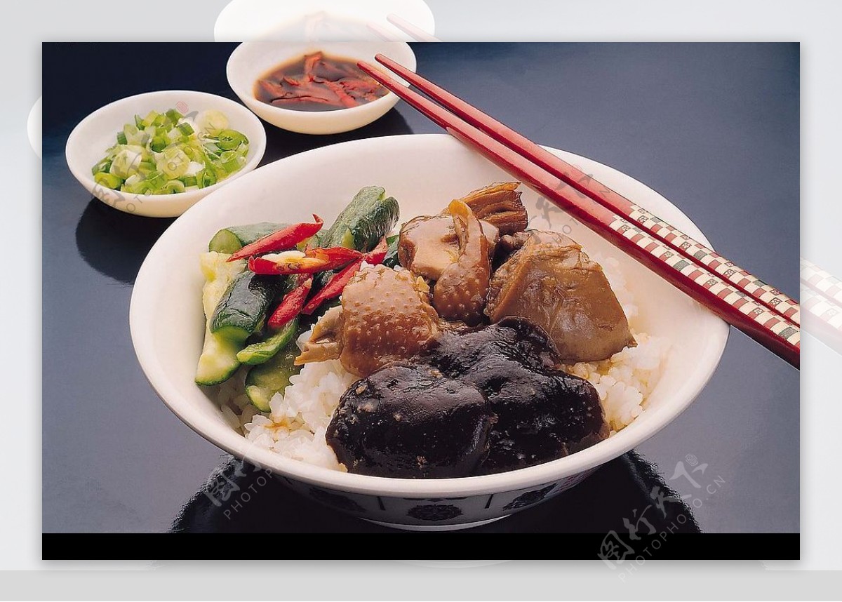 中式料理鸡肉饭图片