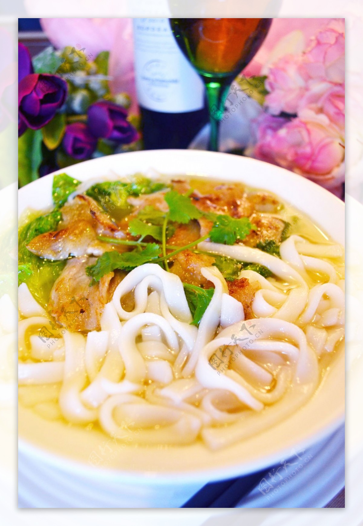 越南河粉汤、 鸡汤、 肉汤、 豆民族餐高清摄影大图-千库网