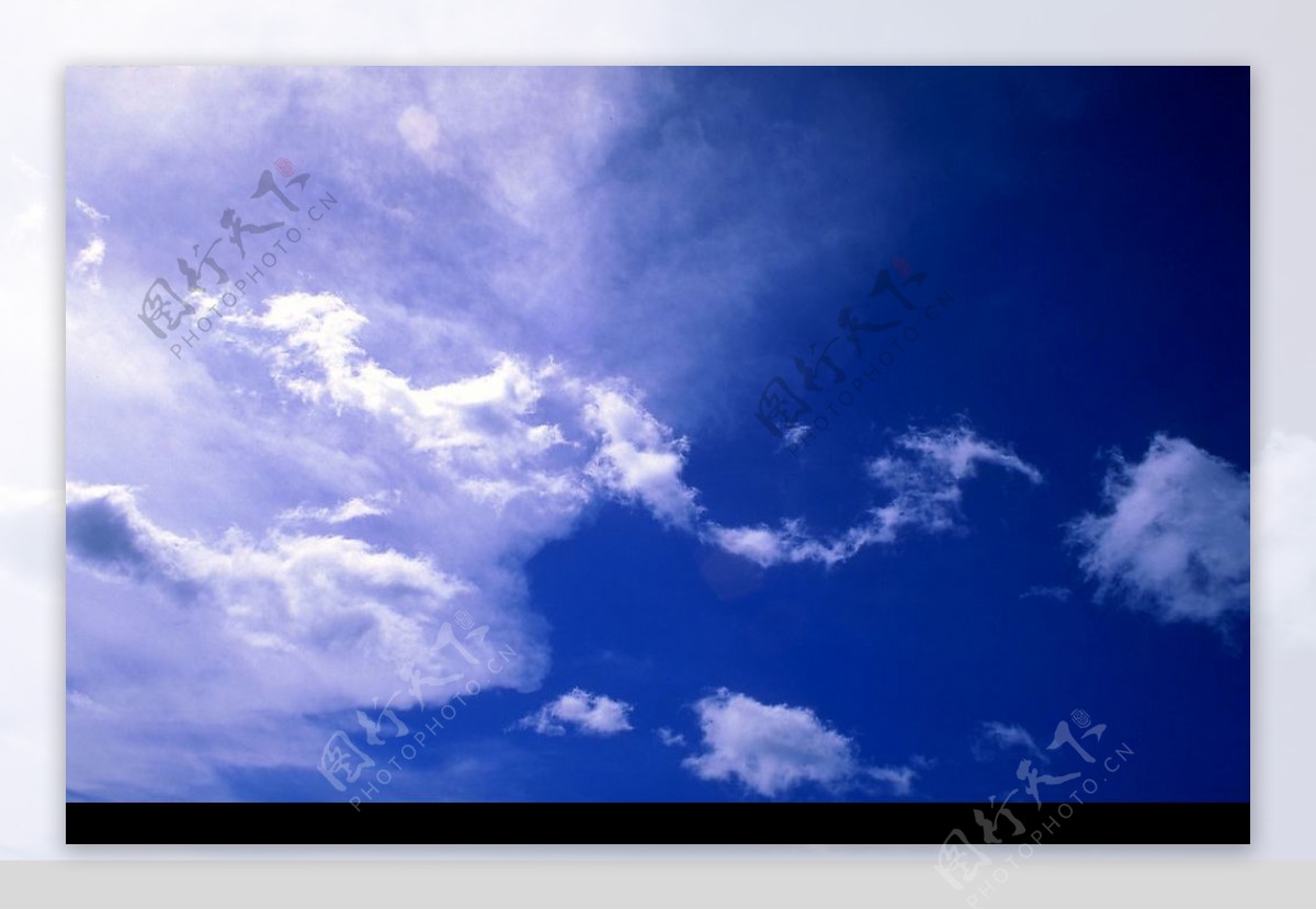 蓝天白云彩云清爽冰凉图片