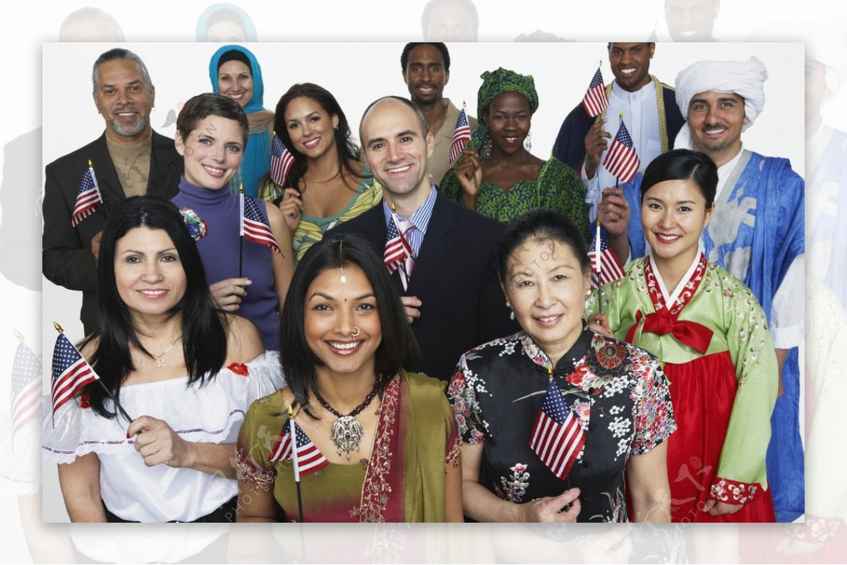 手拿美国国旗的世界人民图片