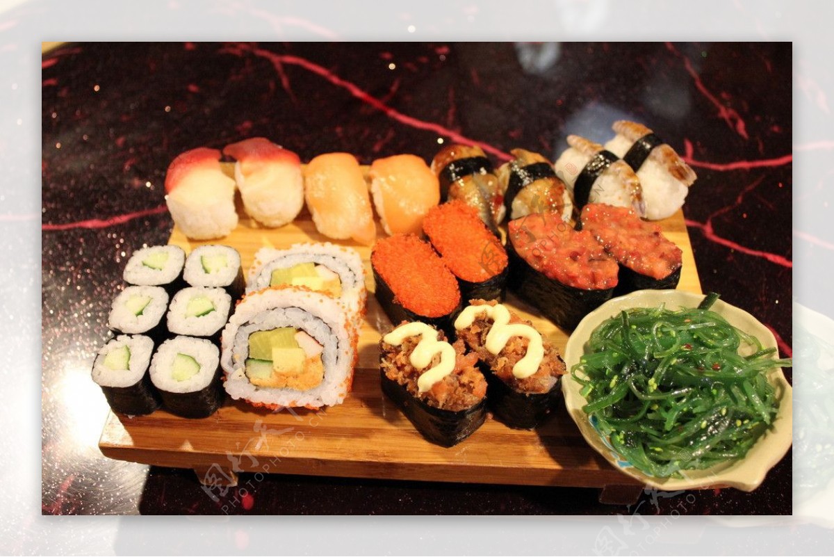 正宗日本寿司套餐图片