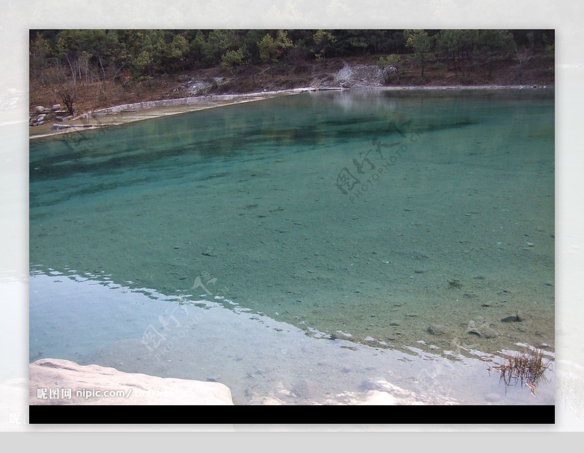 蓝月谷清水河图片