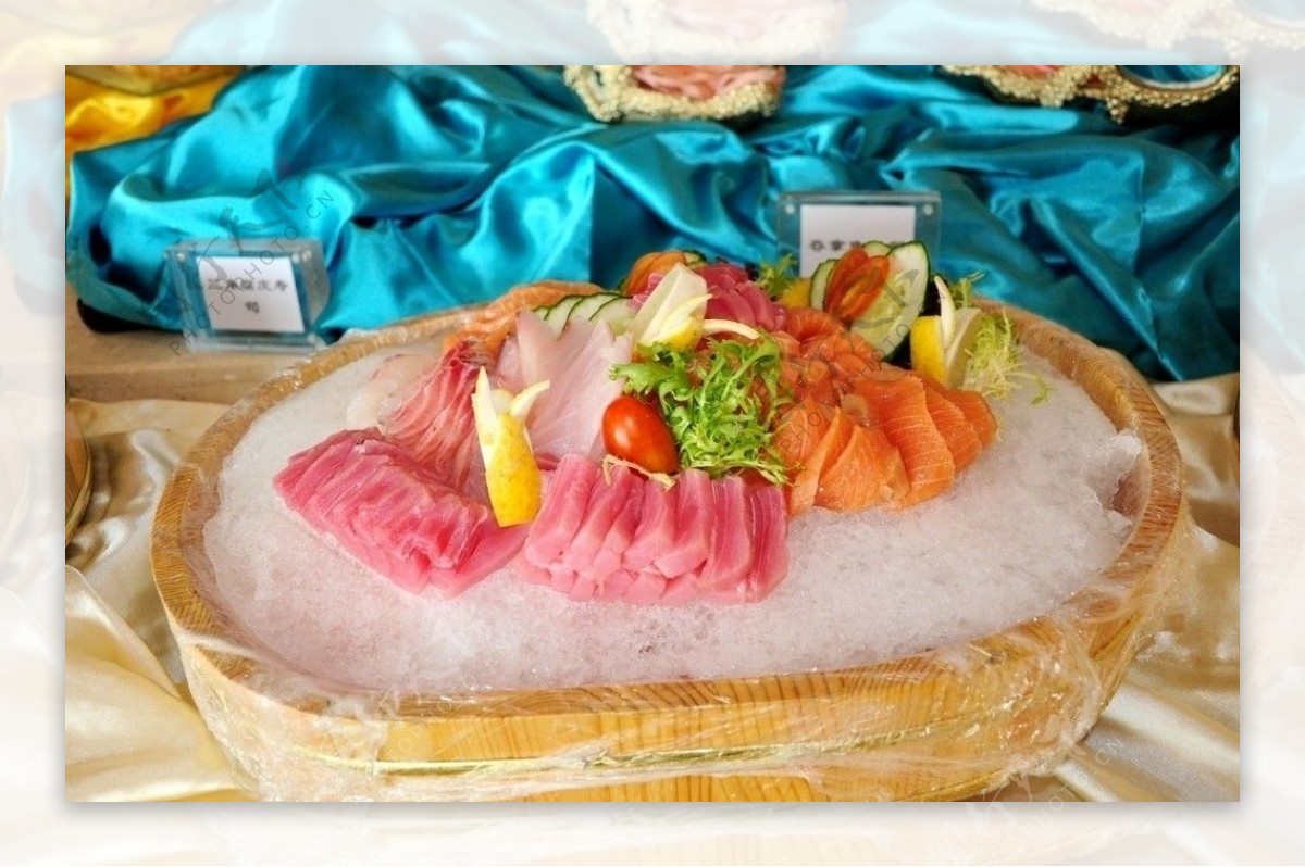 吞拿鱼寿司图片