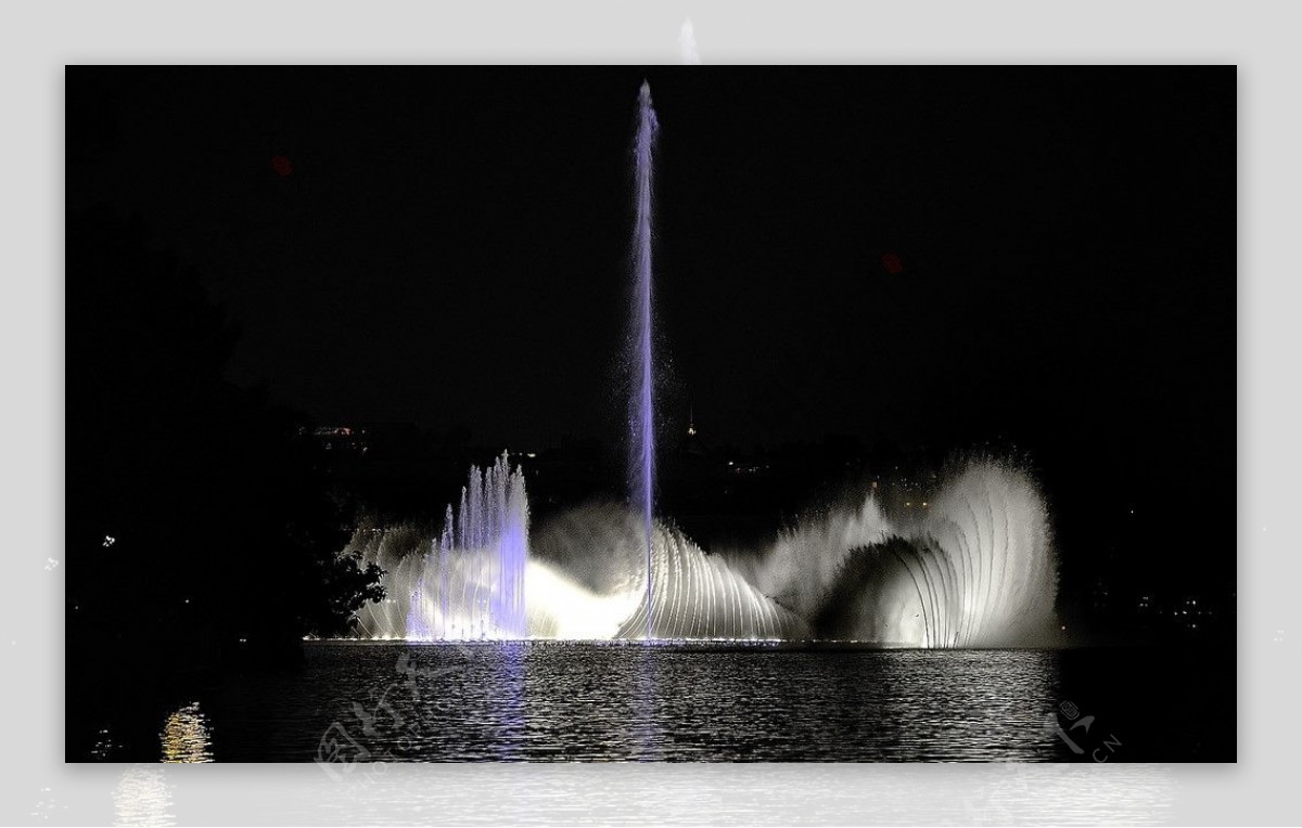 喷泉夜景图片