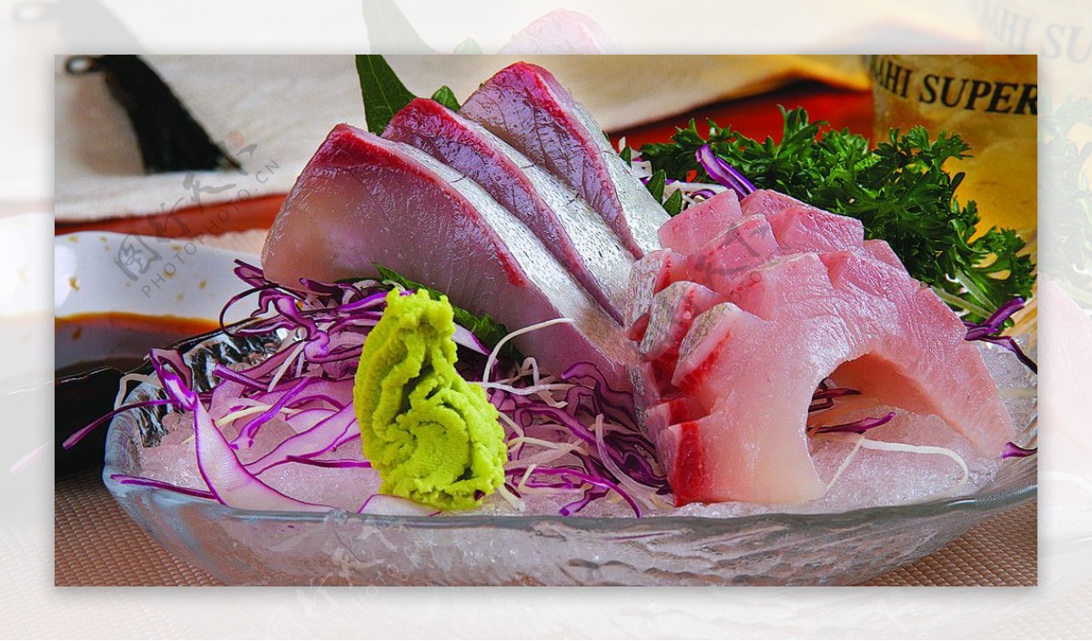 深海生鱼块寿司图片