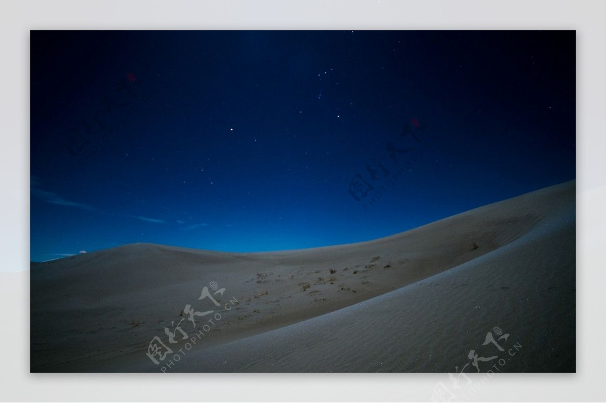 沙漠的星空图片