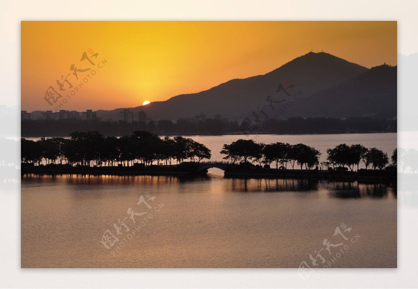玄武湖日出图片