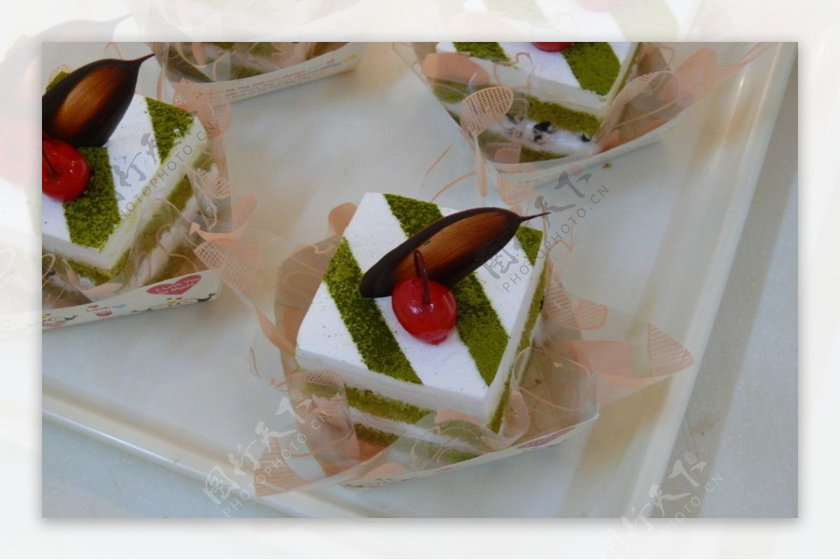 绿茶樱桃巧克力慕斯图片