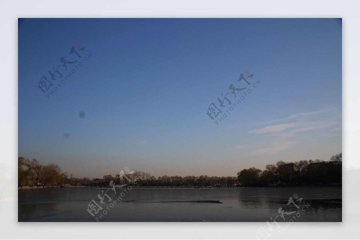 冬天的湖图片