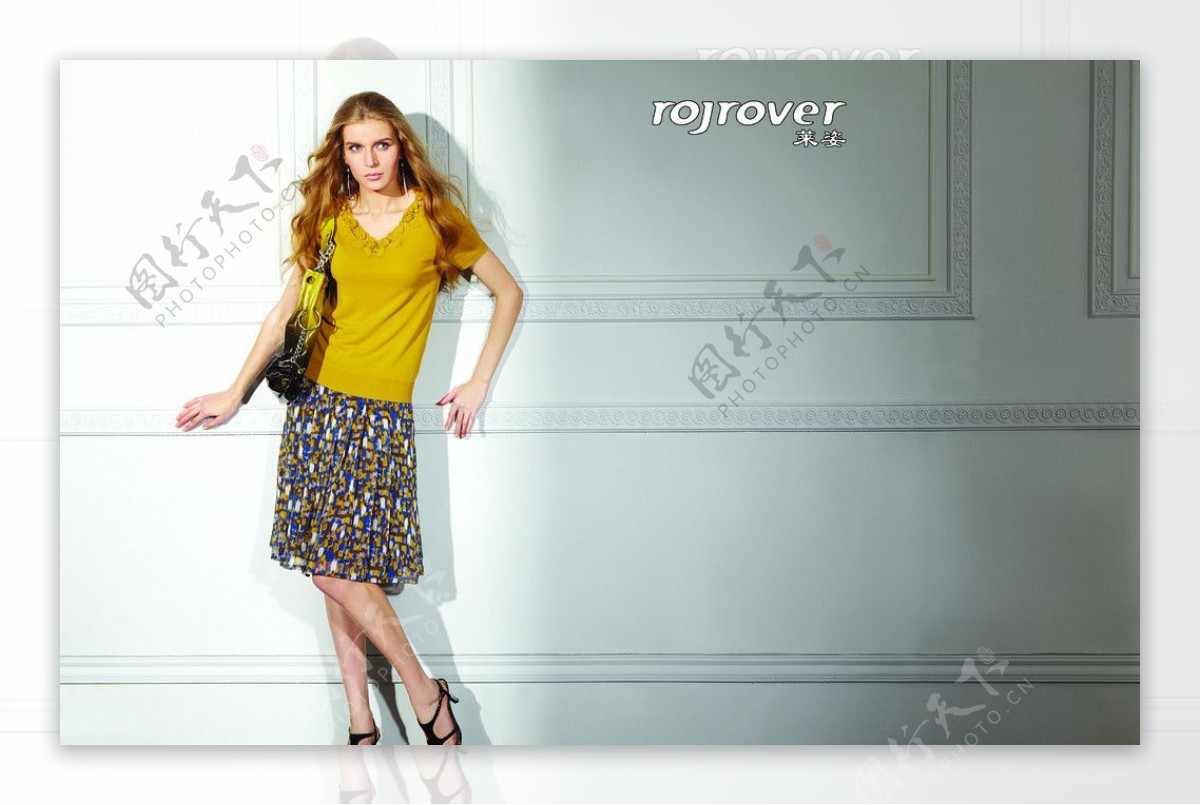 莱姿形象代言人LOGO国际时尚女装欧美女模2010年时尚夏装休闲半T长裙挎包图片