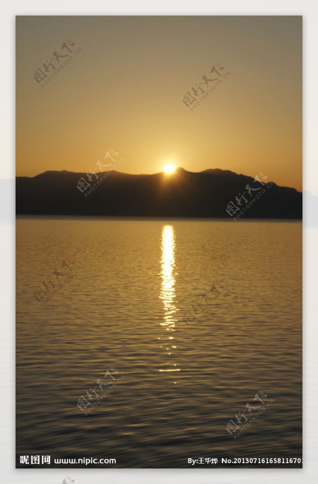 洱海日出图片
