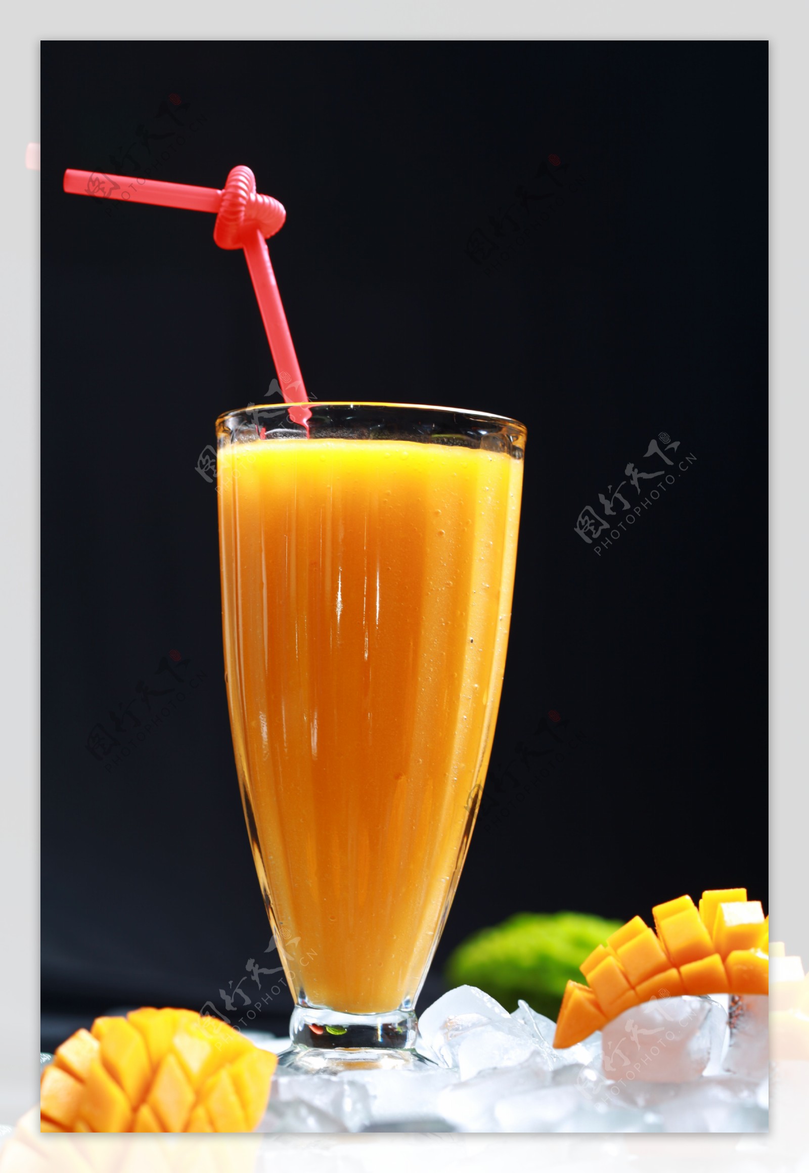 鲜榨芒果汁图片