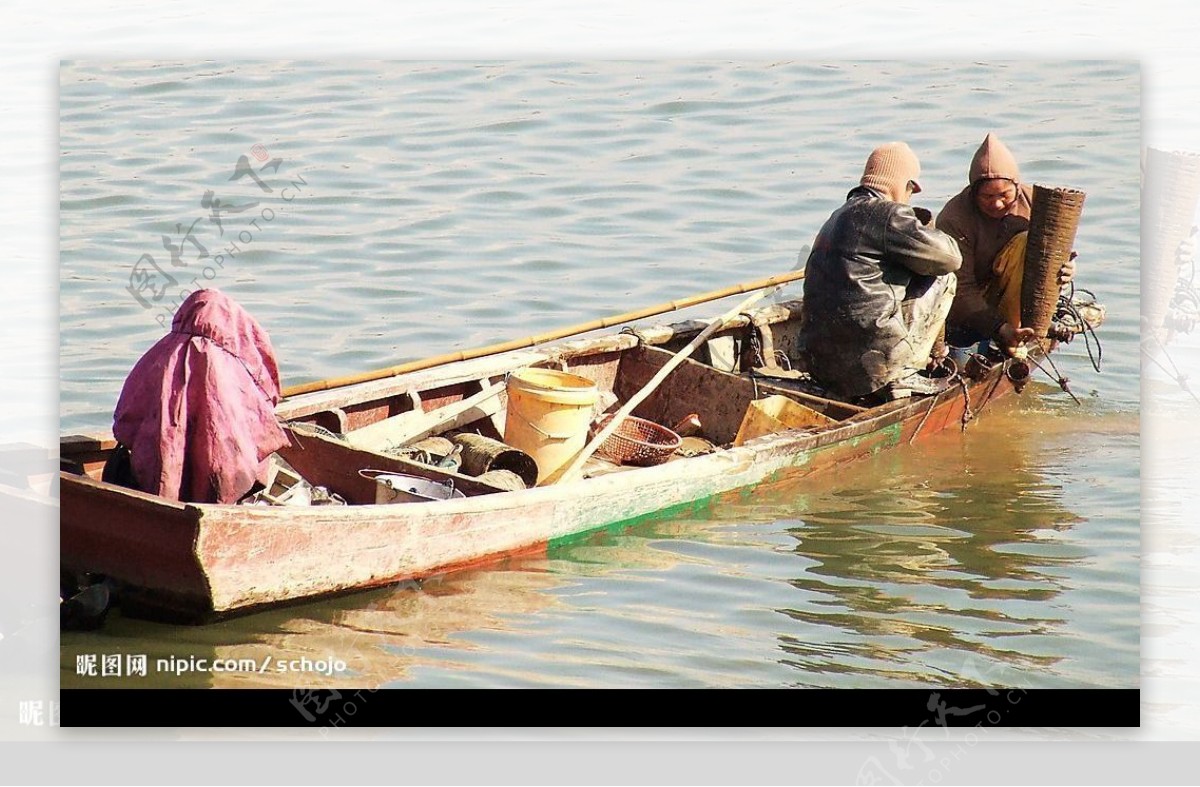 江上渔民图片