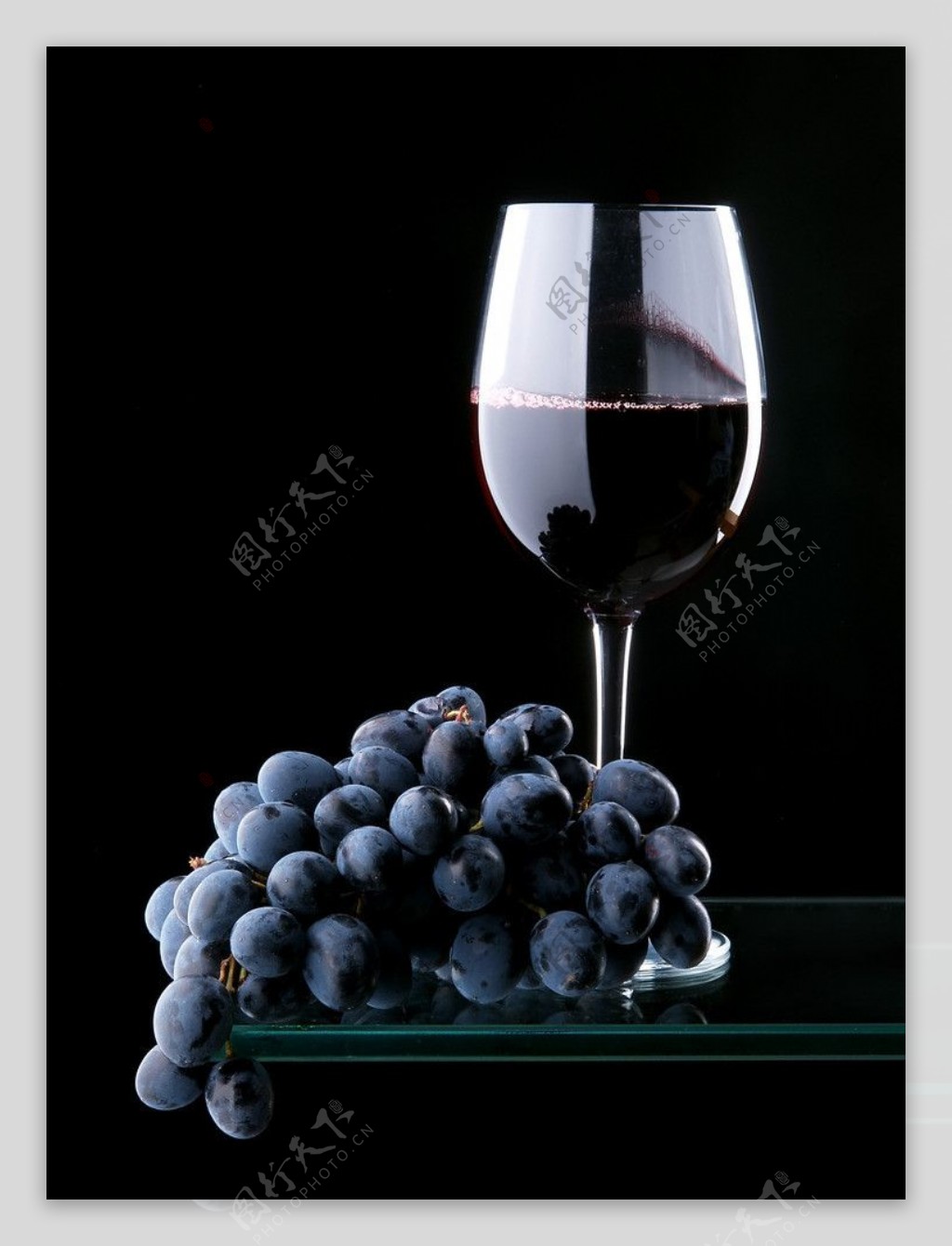 高清黑葡萄酒图片