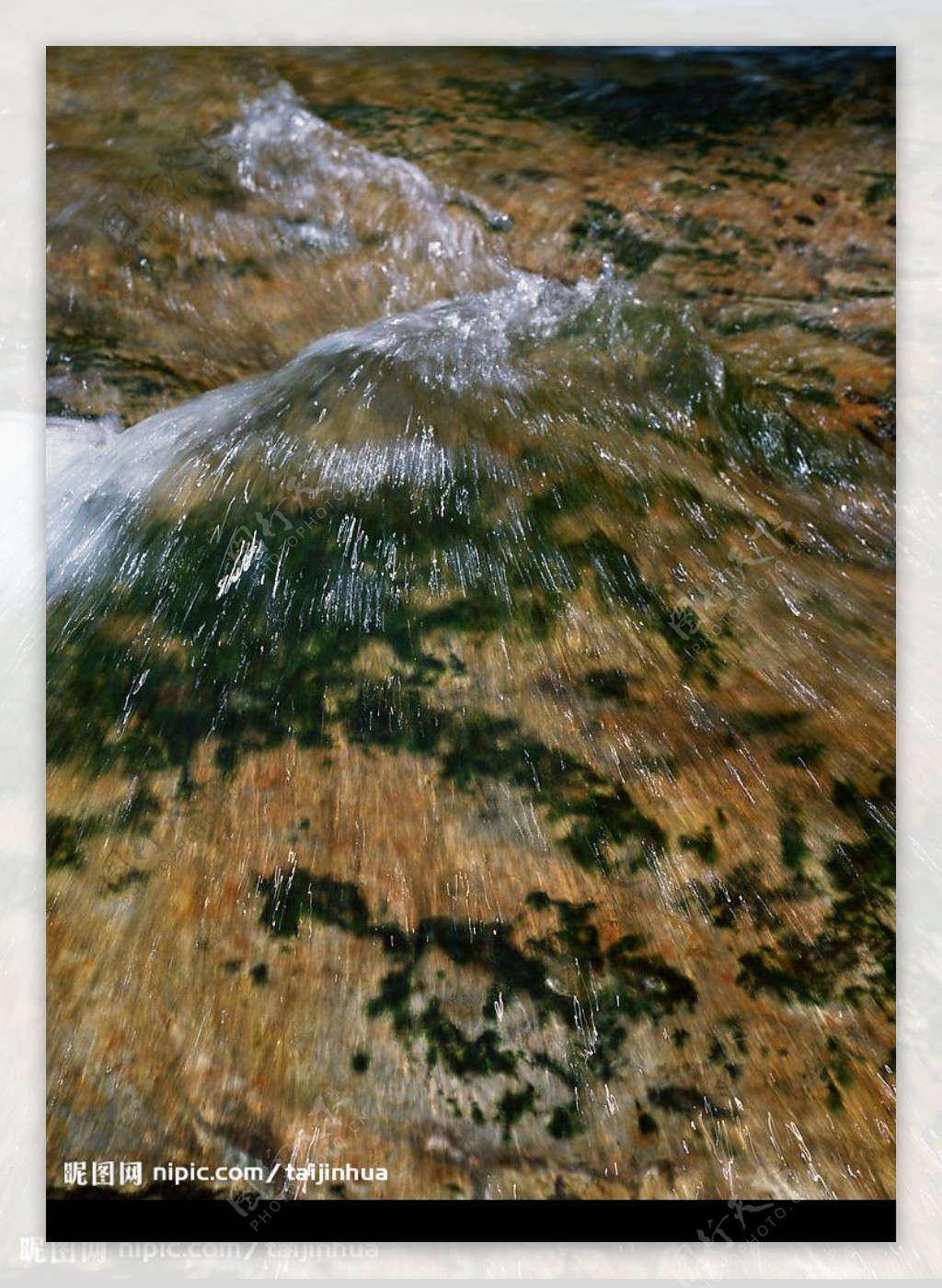溪水瀑布涌泉流水图片