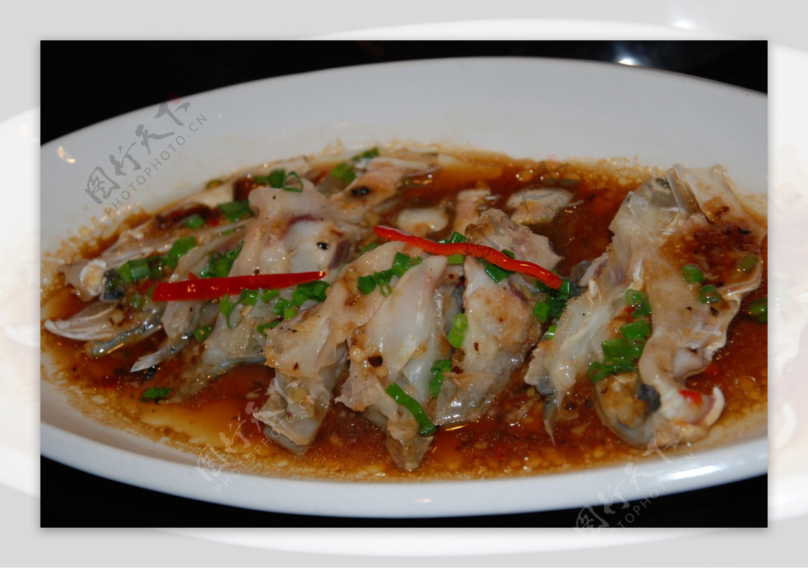 广东豉汁焗鱼头做法，嫩滑鲜香，一点腥味也没有，比饭店的还好吃 - 哔哩哔哩