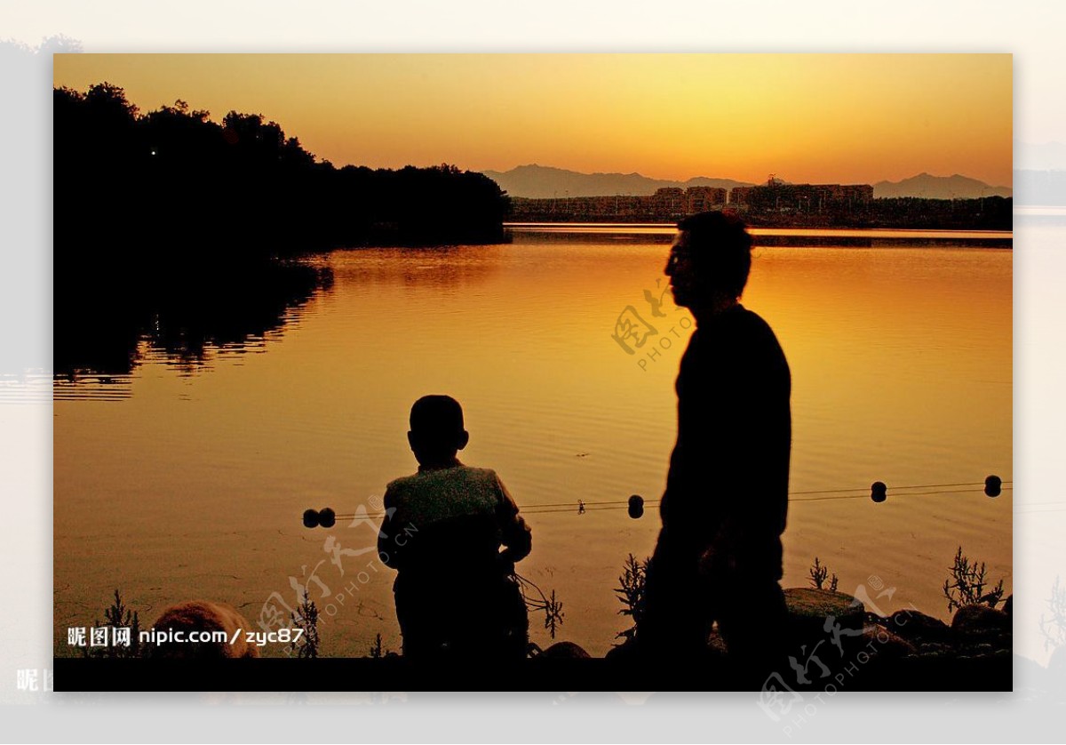 日落黄昏之湖面图片
