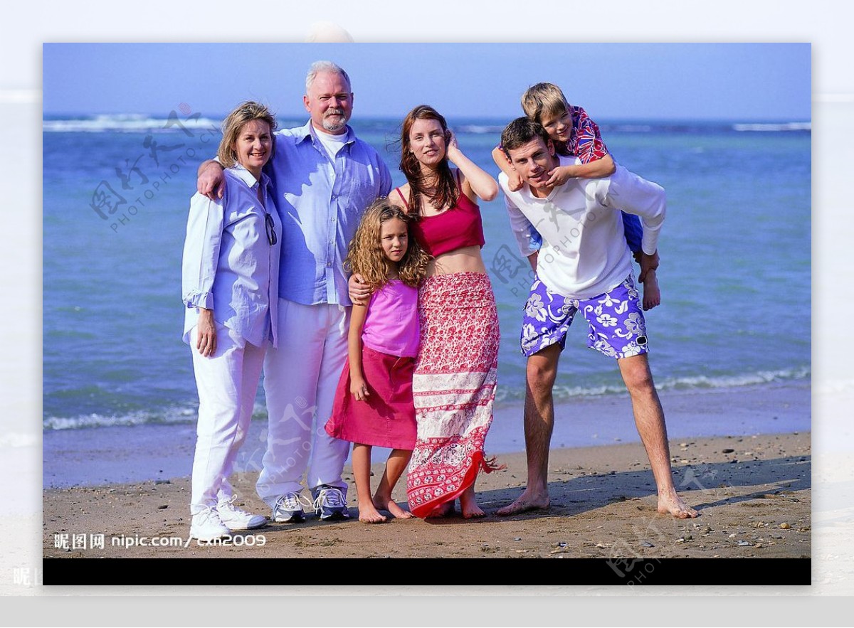 家庭人物写真海边图片