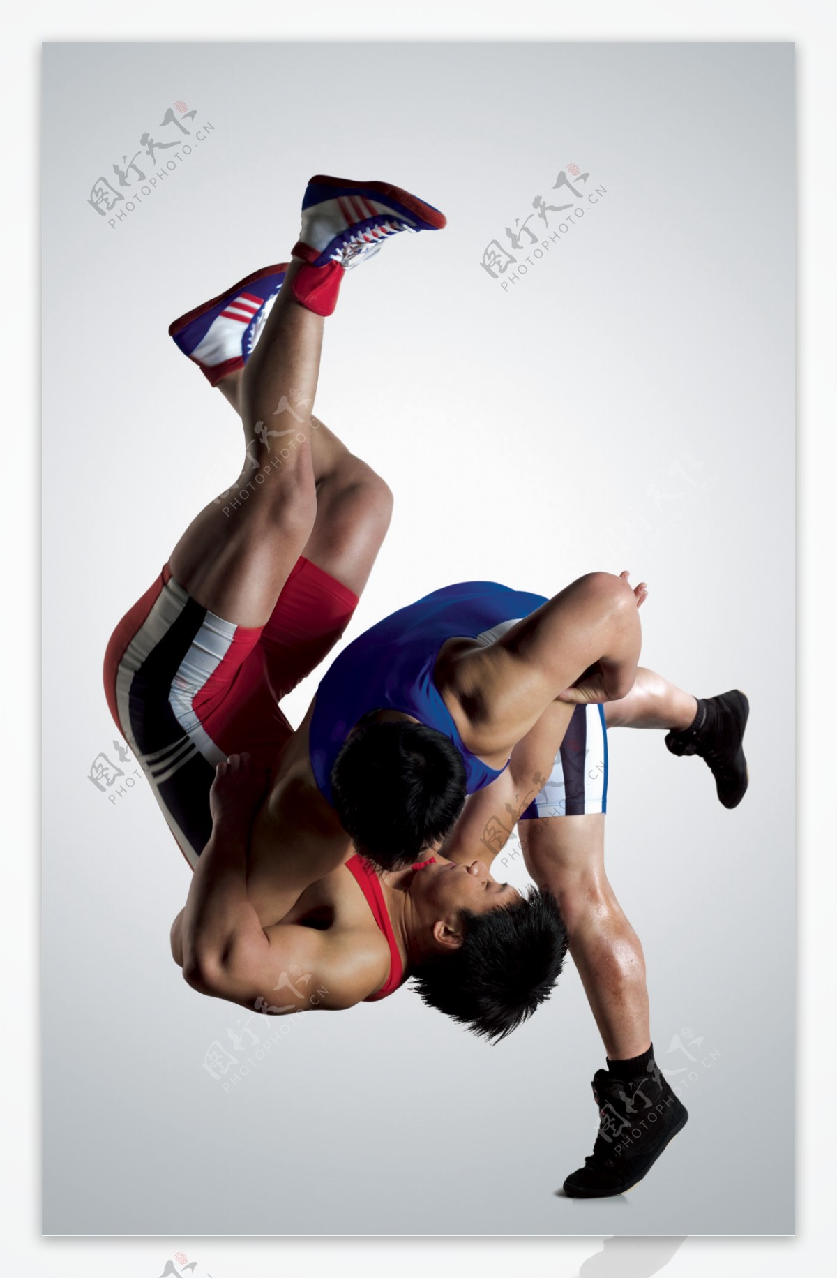 男子摔跤图片