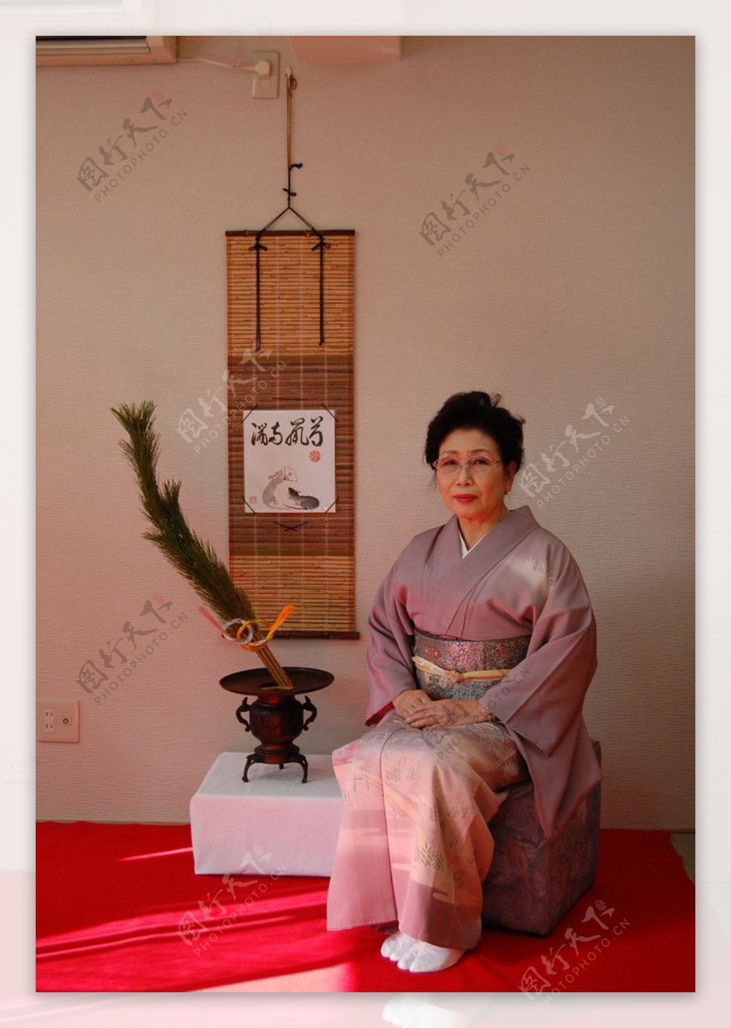 日本和服老妇人图片