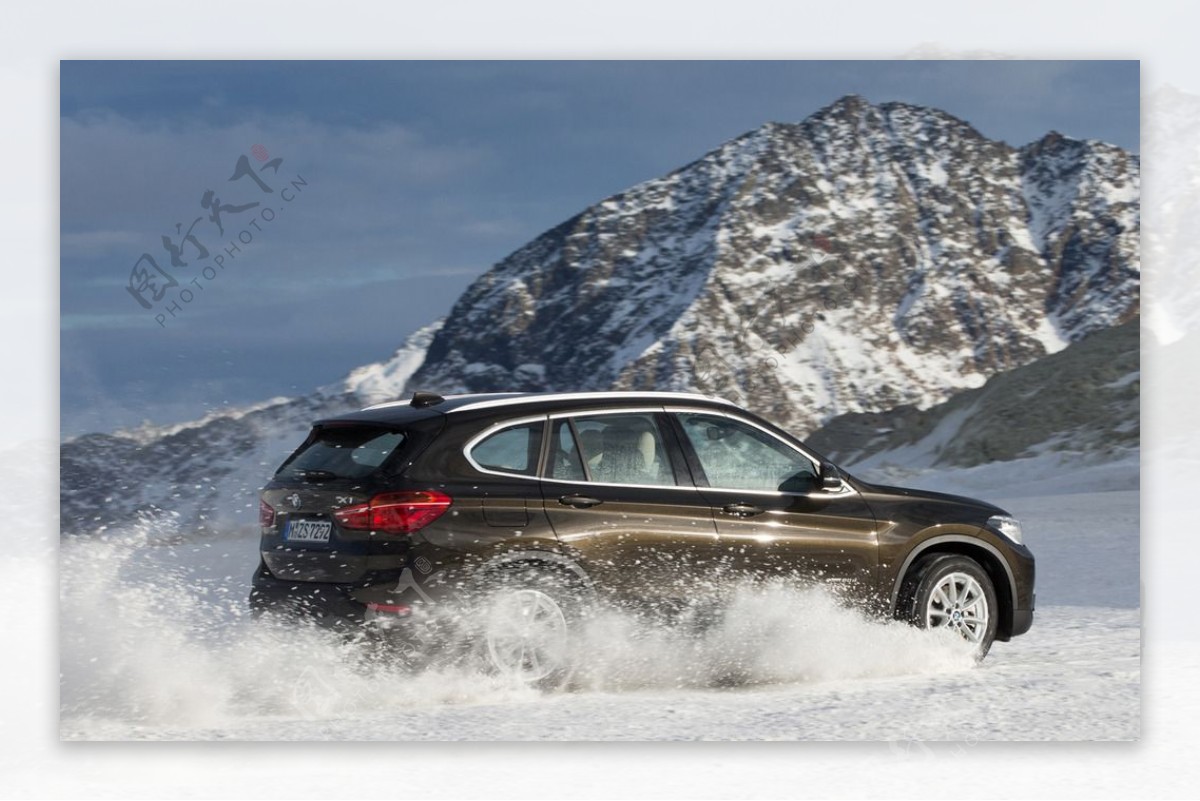 宝马BMWX1背景图