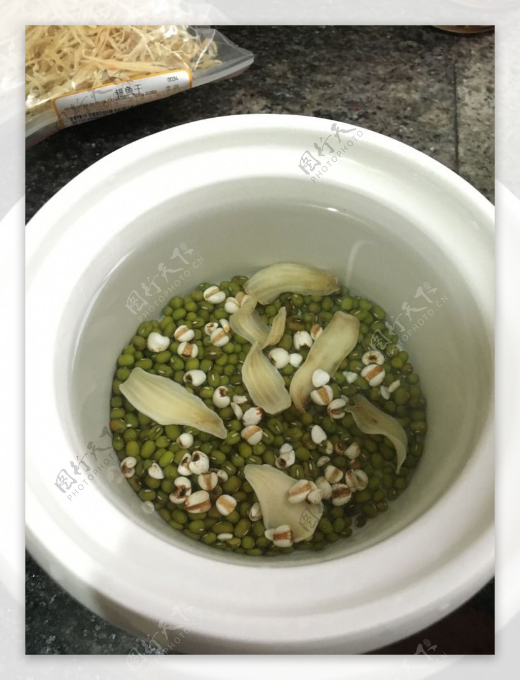 绿豆薏仁百合汤