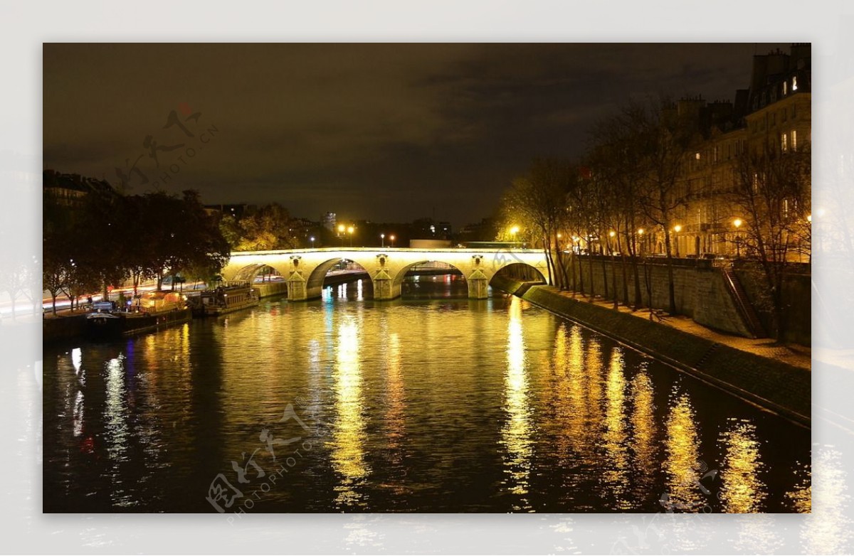 塞纳河玛丽桥夜景