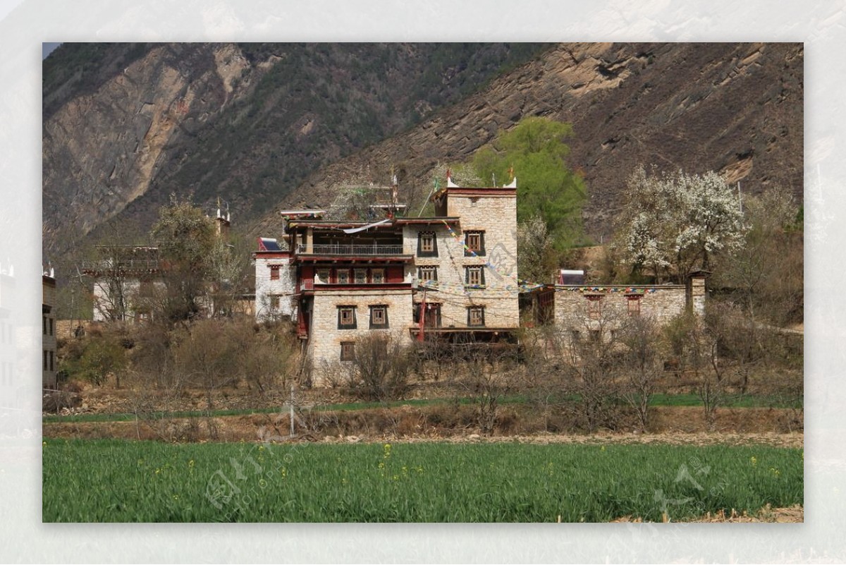 藏寨碉楼