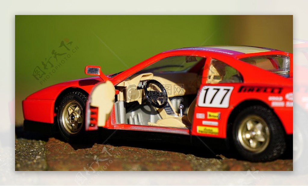 意大利红色型号功率速度快跑车法拉利法拉利348