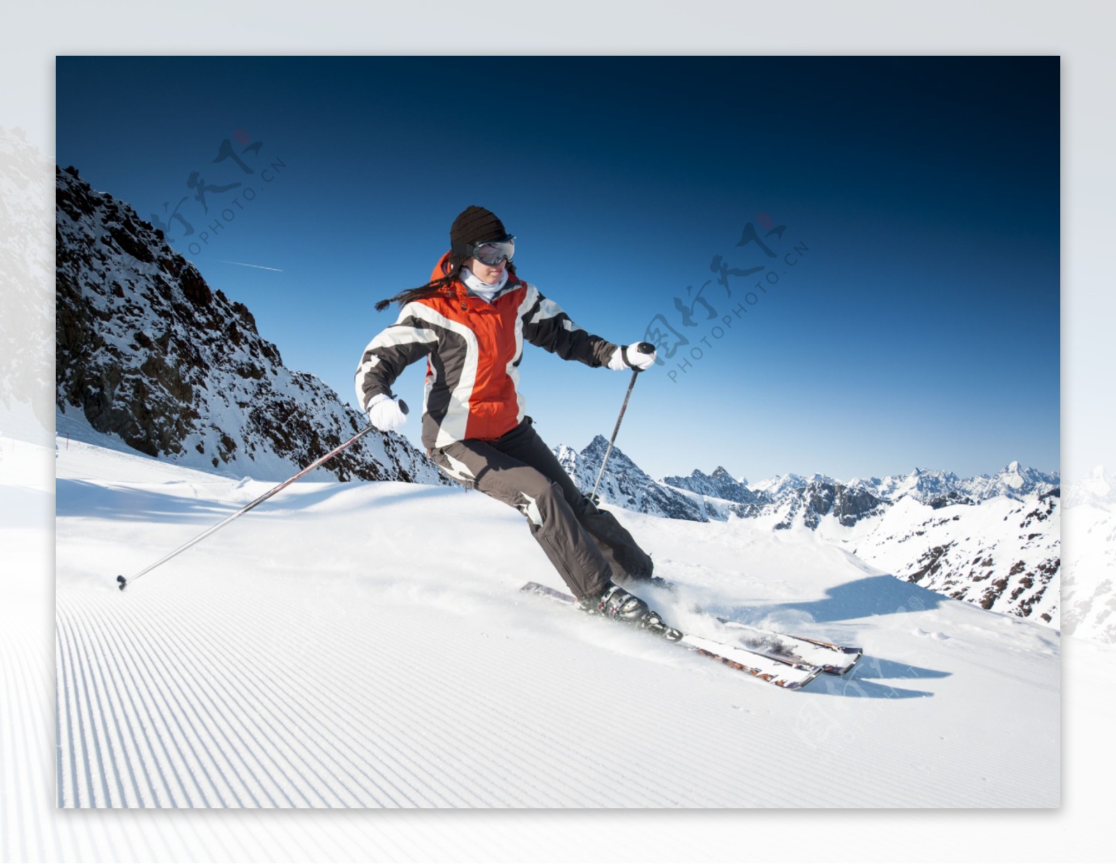 雪山与滑雪运动员图片