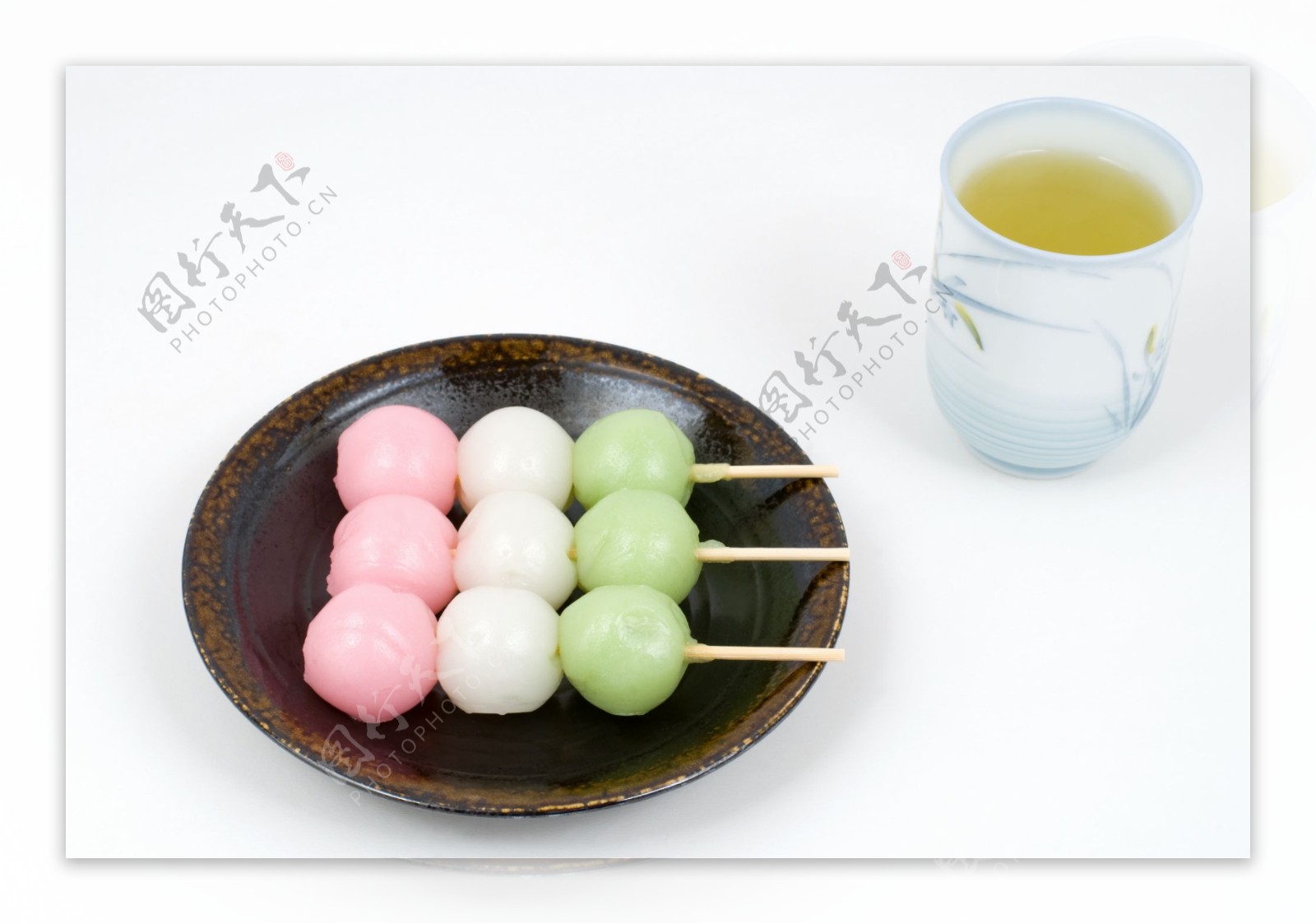 日本料理与茶杯图片