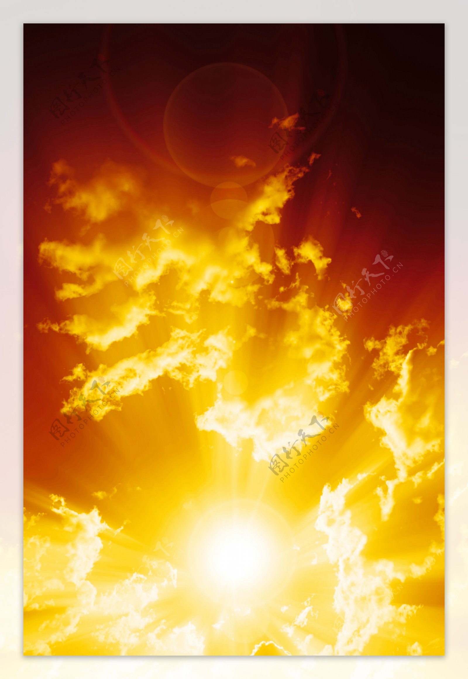 金色云朵和太阳图片