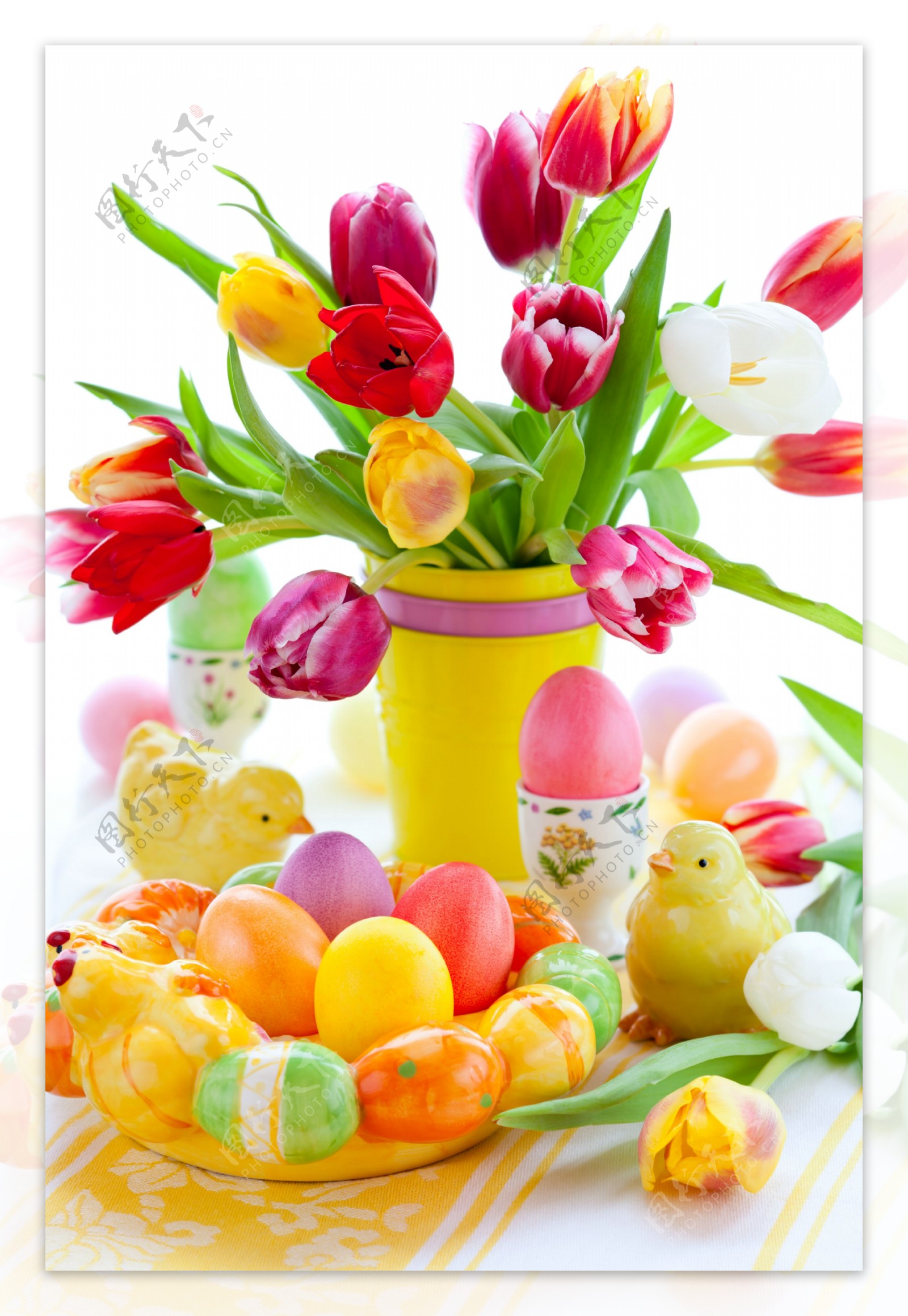 复活节鲜花与彩蛋图片