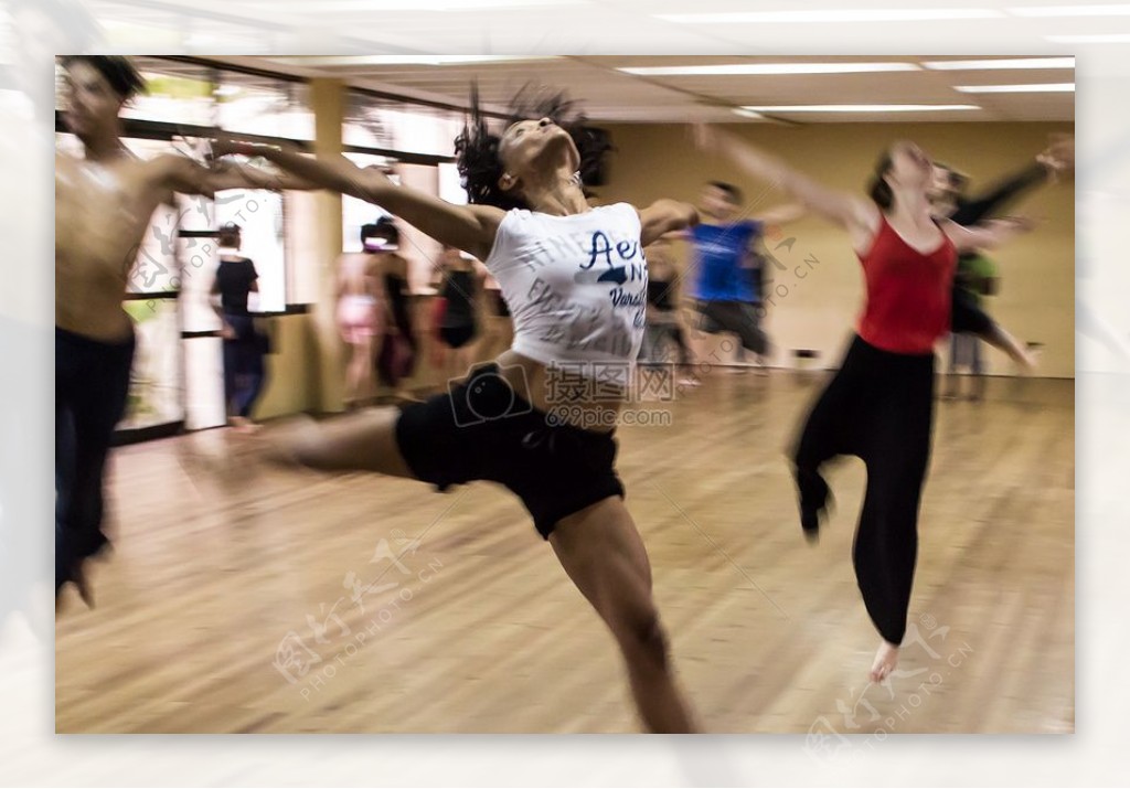 人舞蹈体育运动业余爱好休闲舞蹈髋关节跳