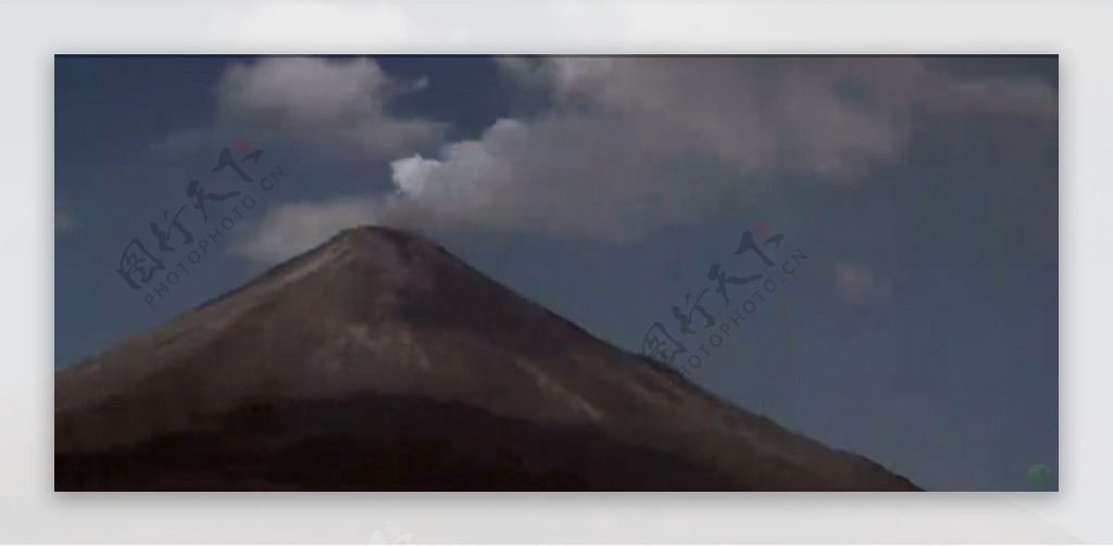 火山冒烟高清实拍视频素材