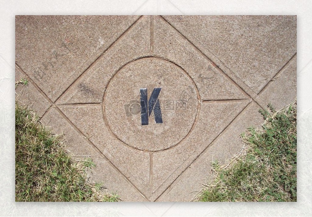 在平铺的字母K