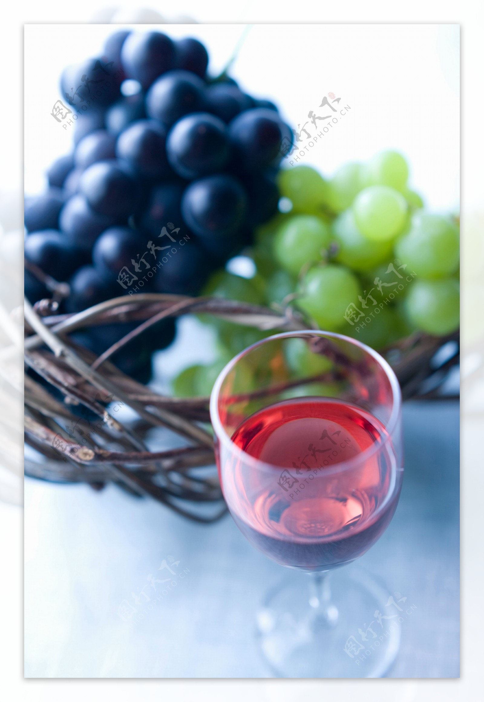 红酒与葡萄特写图片