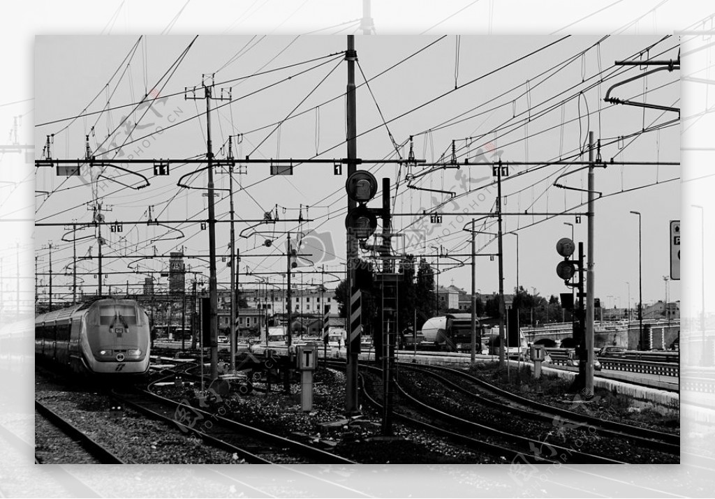 黑与白导轨站铁路电力能源电力线火车