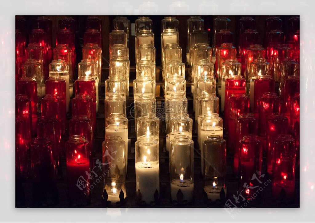 红色夜晚火白教堂烛光蜡烛火焰火焰