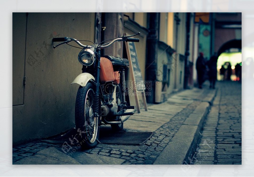 街道里的摩托车