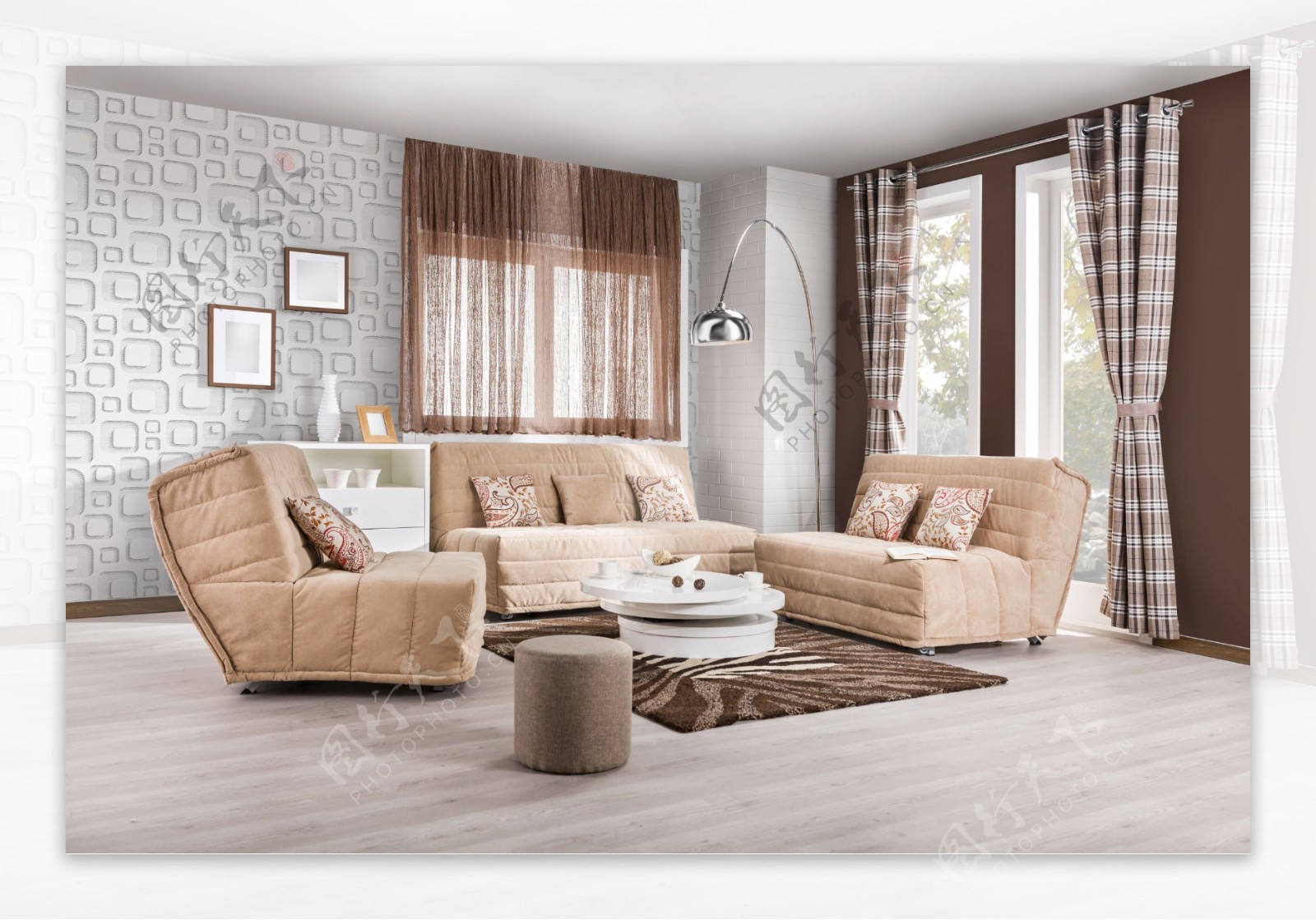 宽敞客厅里的沙发家具高清图片