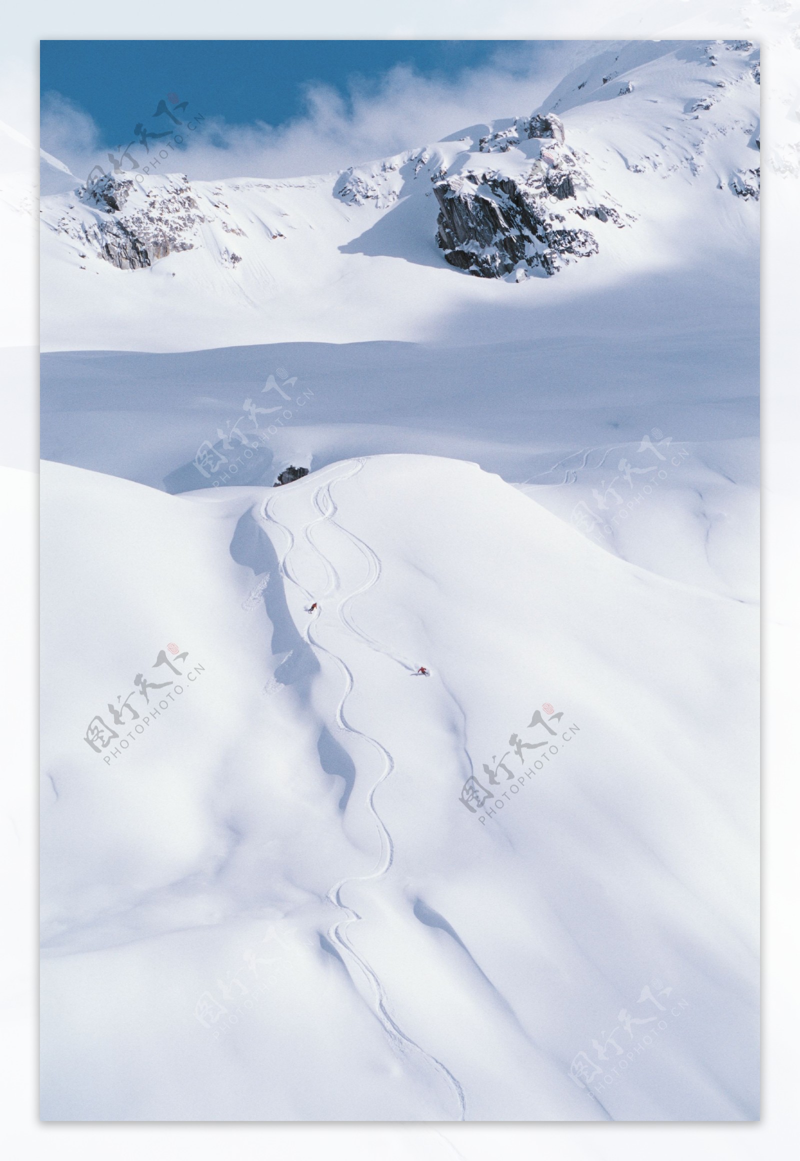高山划雪远景摄影图片图片
